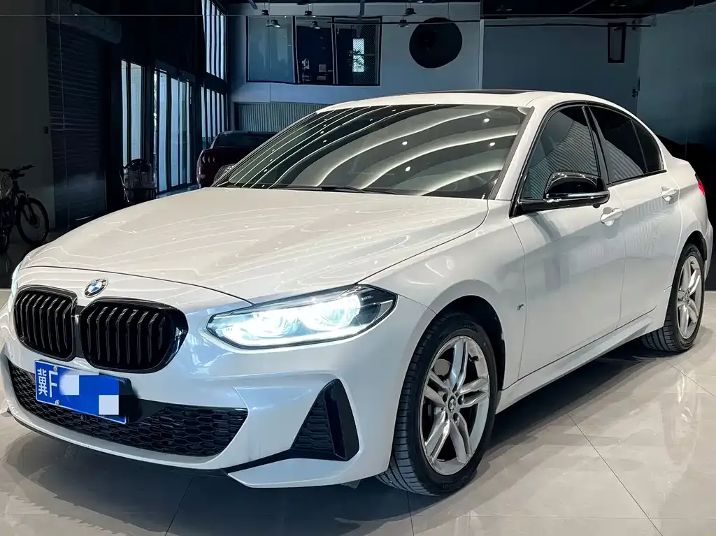 BMW 1 Series 2023 из CN, фото 1