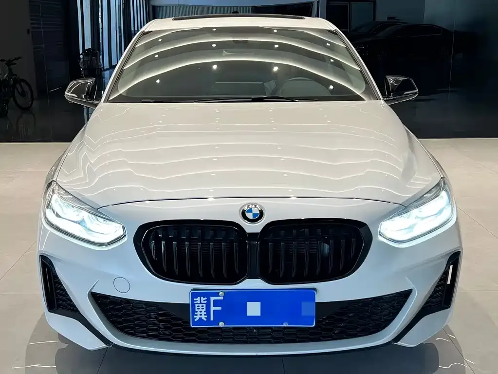 BMW 1 Series 2023 из CN, фото 2
