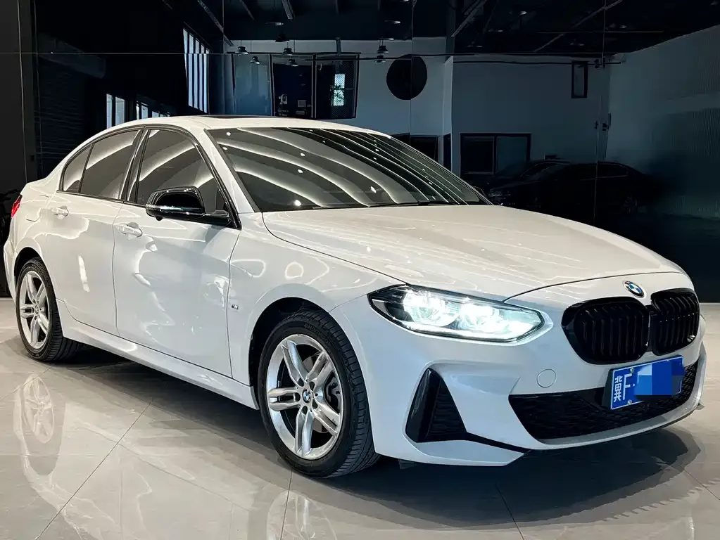BMW 1 Series 2023 из CN, фото 3