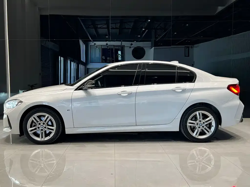 BMW 1 Series 2023 из CN, фото 5