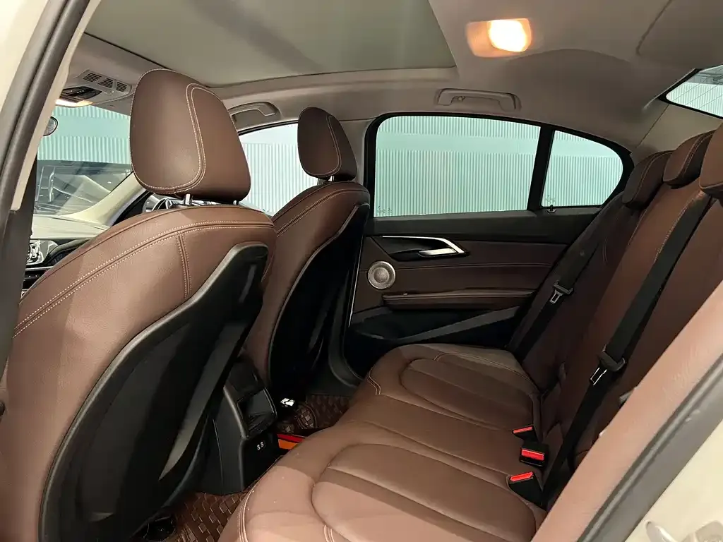 BMW 1 Series 2023 из CN, фото 6
