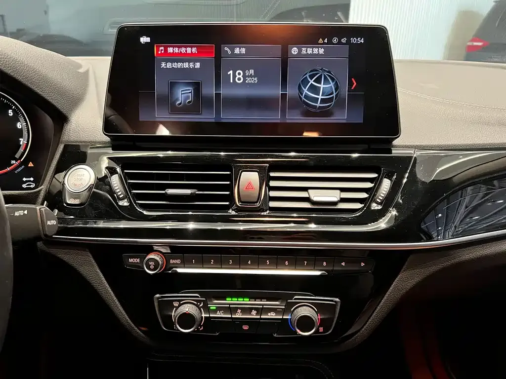 BMW 1 Series 2023 из CN, фото 8