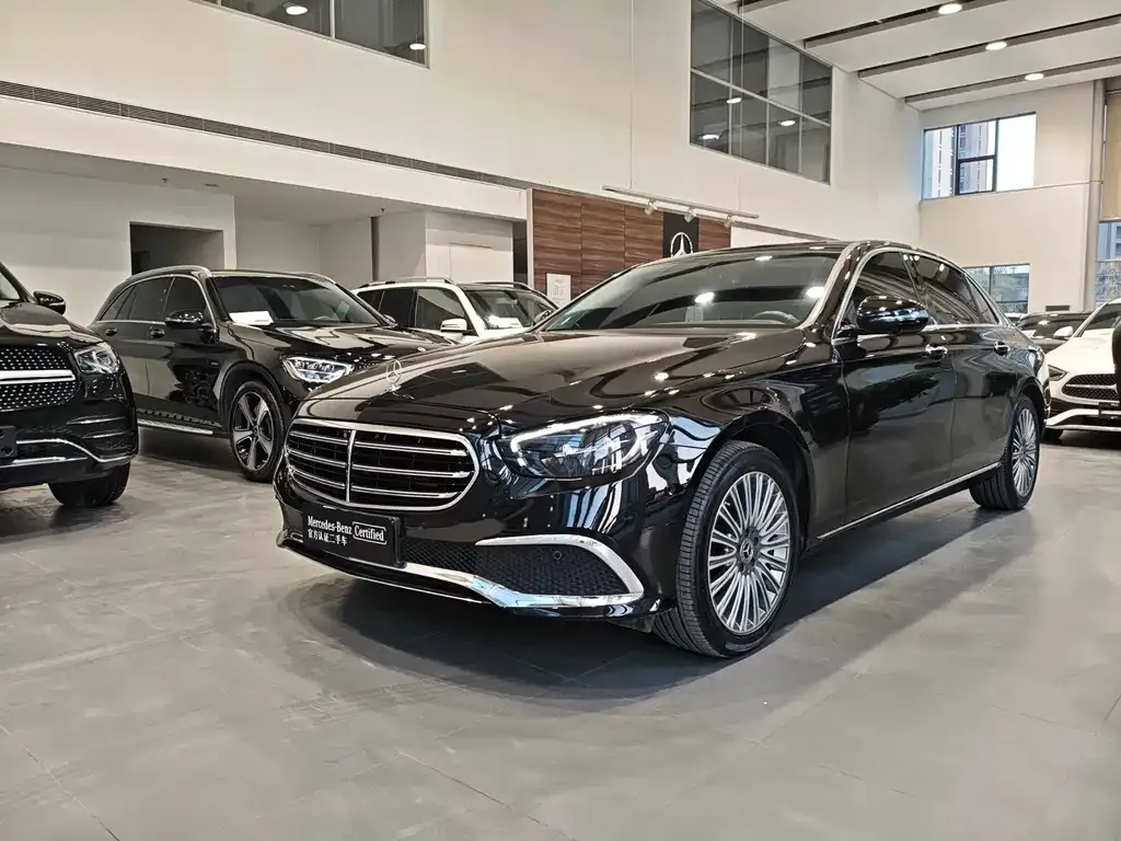 Mercedes-Benz E-Class — фото 1