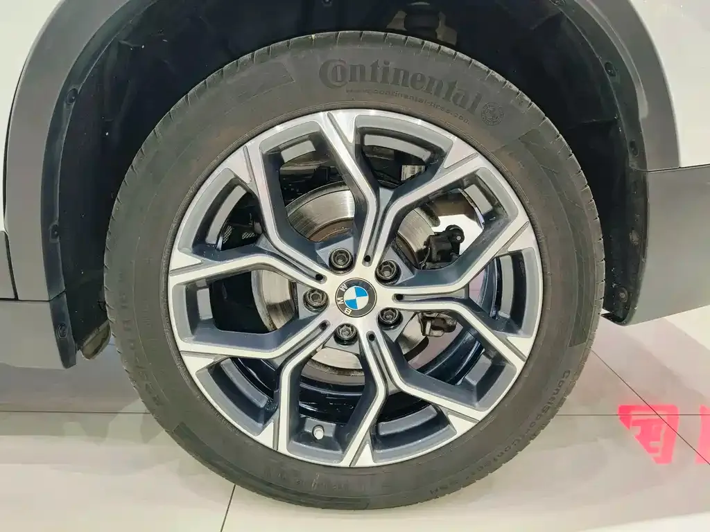 BMW X1 — фото 8