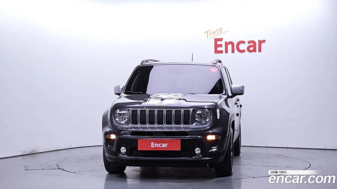 Jeep Renegade — фото 3