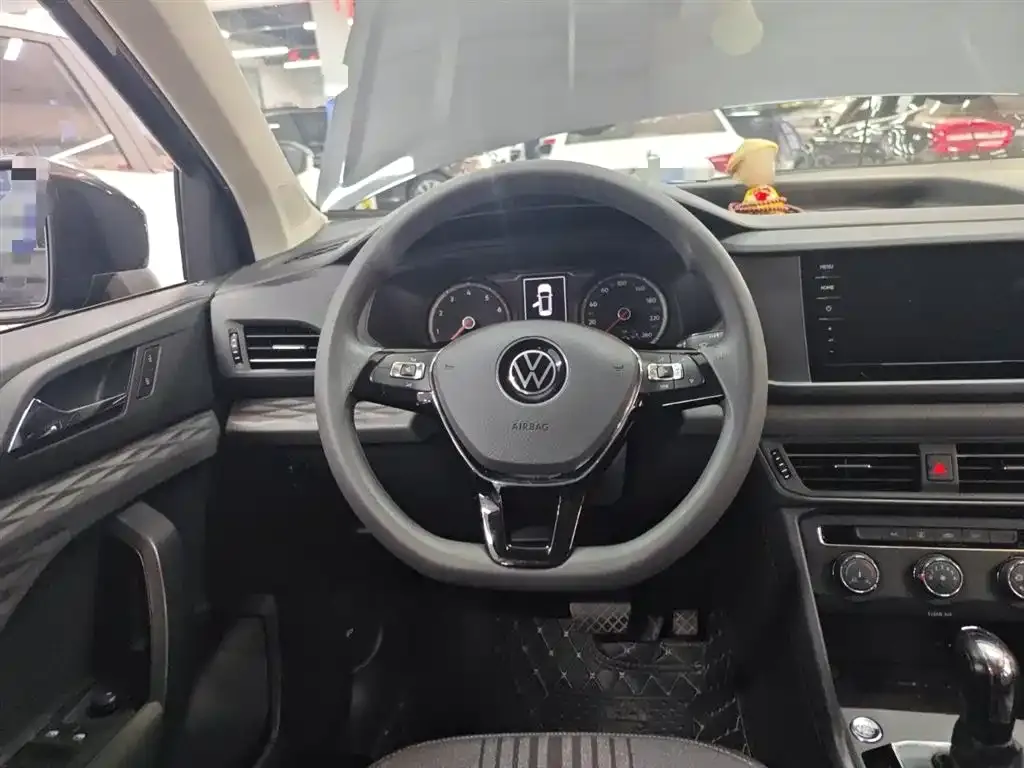 Volkswagen Tharu — фото 3