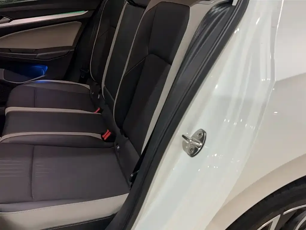 Volkswagen Golf 2021 из CN, фото 8