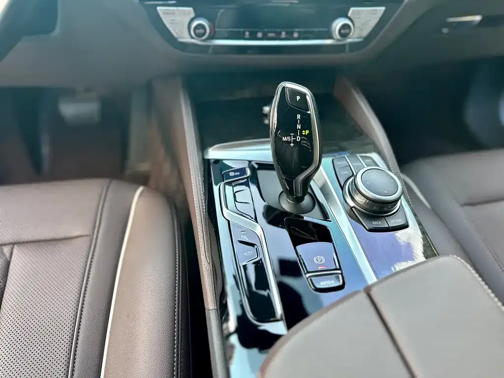 BMW 5 Series 2022 из CN, фото 8