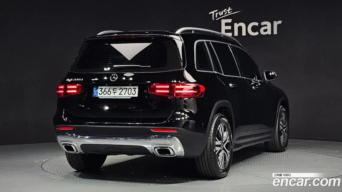 Mercedes-Benz GLB-Class — фото 2