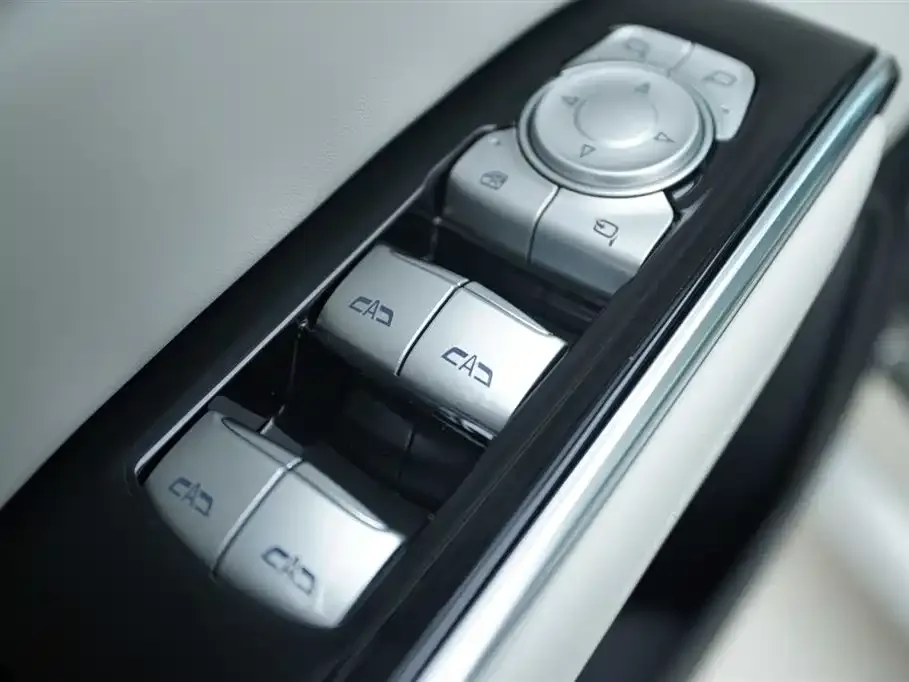 Buick GL8 Hybrid — фото 10