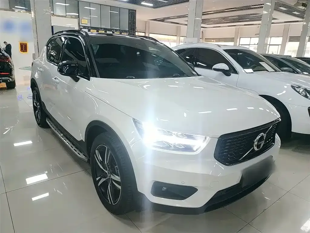 Volvo XC40 — фото 4
