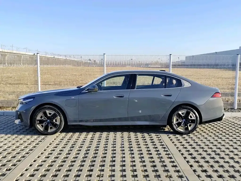 BMW i5 2025 из CN, фото 3