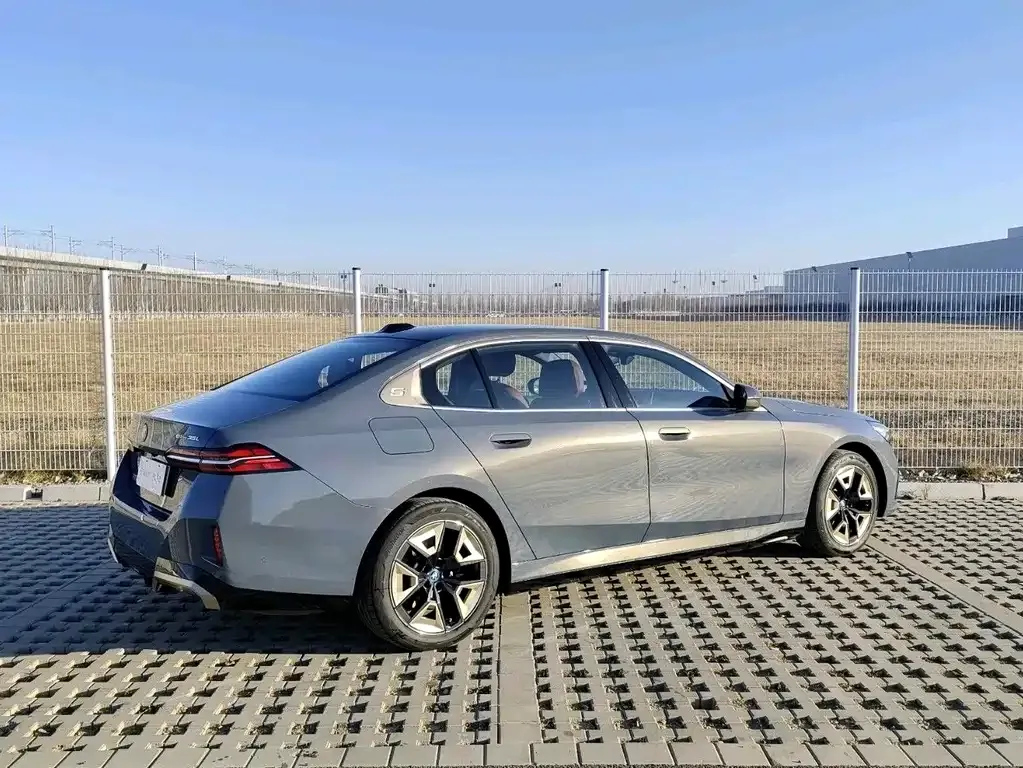 BMW i5 2025 из CN, фото 4