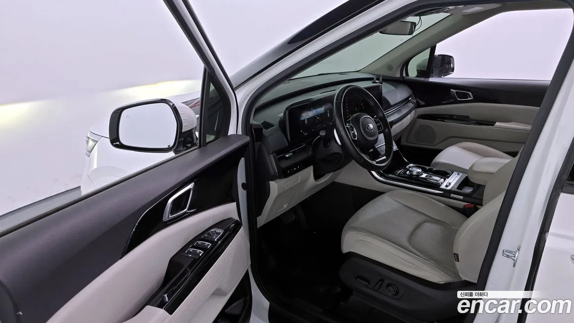 Kia Carnival — фото 10