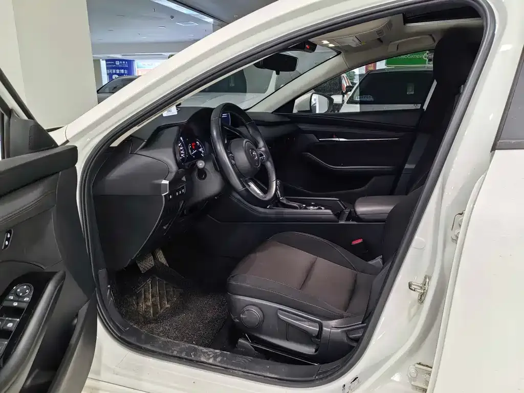 Mazda 3 Axela 2023 из CN, фото 10