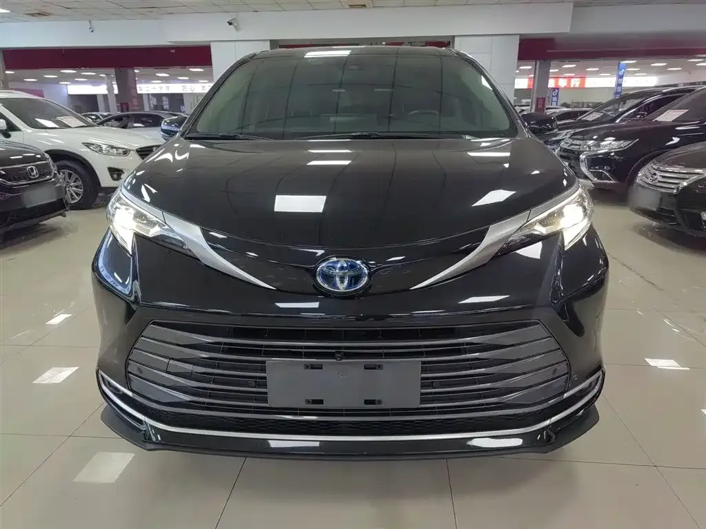 Toyota Sienna 2022 из CN, фото 3