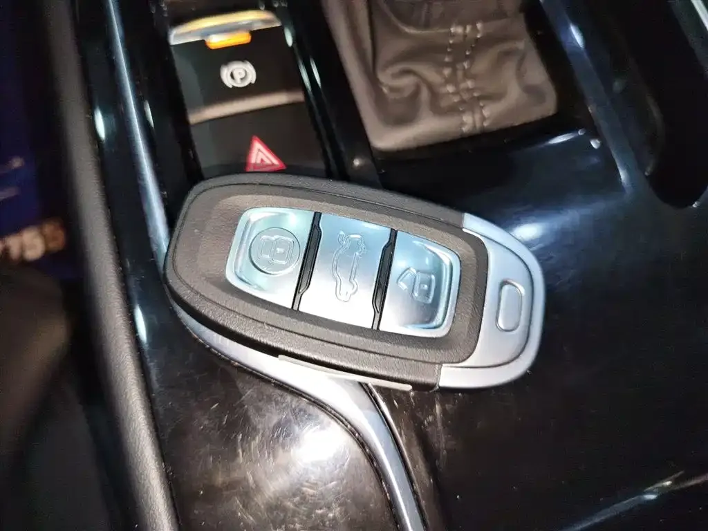Hongqi E-QM5 2024 из CN, фото 9