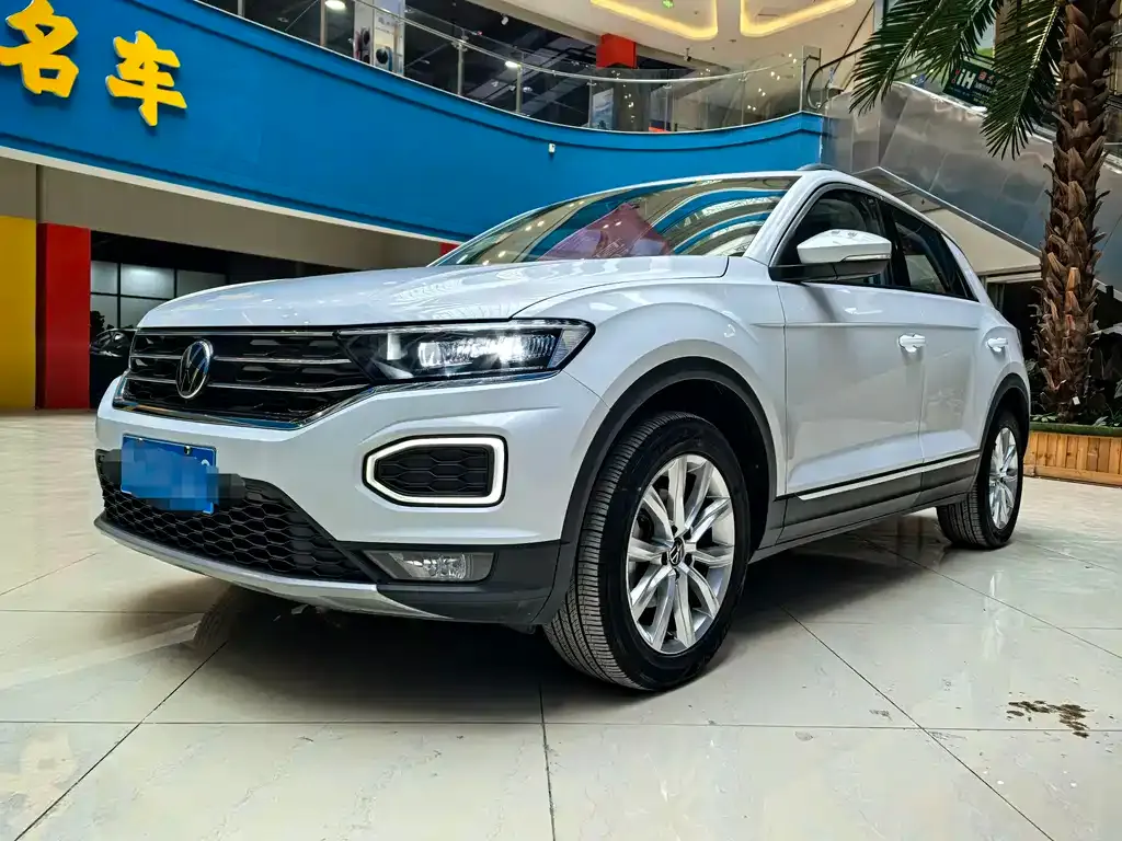 Volkswagen T-Roc — фото 1