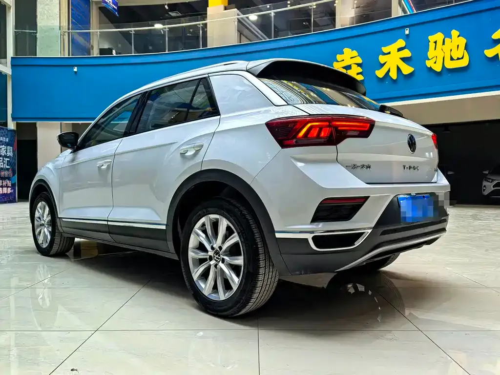 Volkswagen T-Roc — фото 9