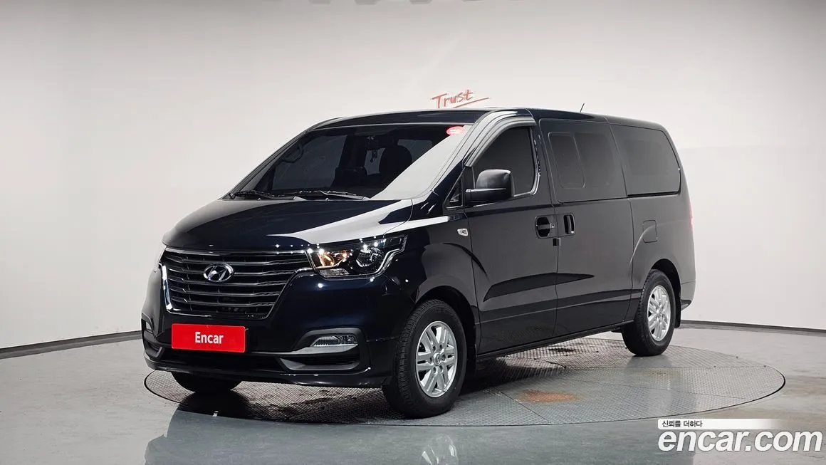 Hyundai Starex — фото 1