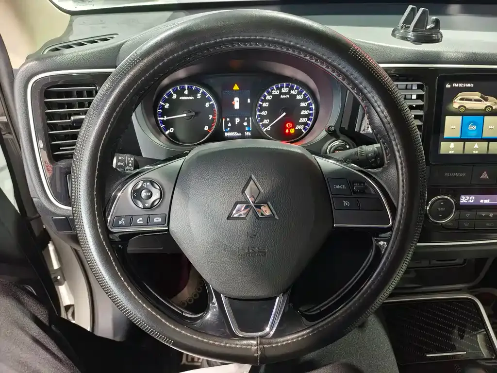 Mitsubishi Outlander — фото 10