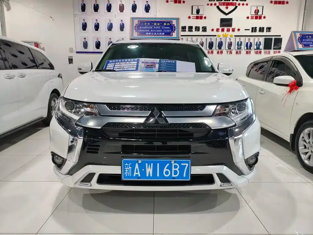Mitsubishi Outlander — фото 2