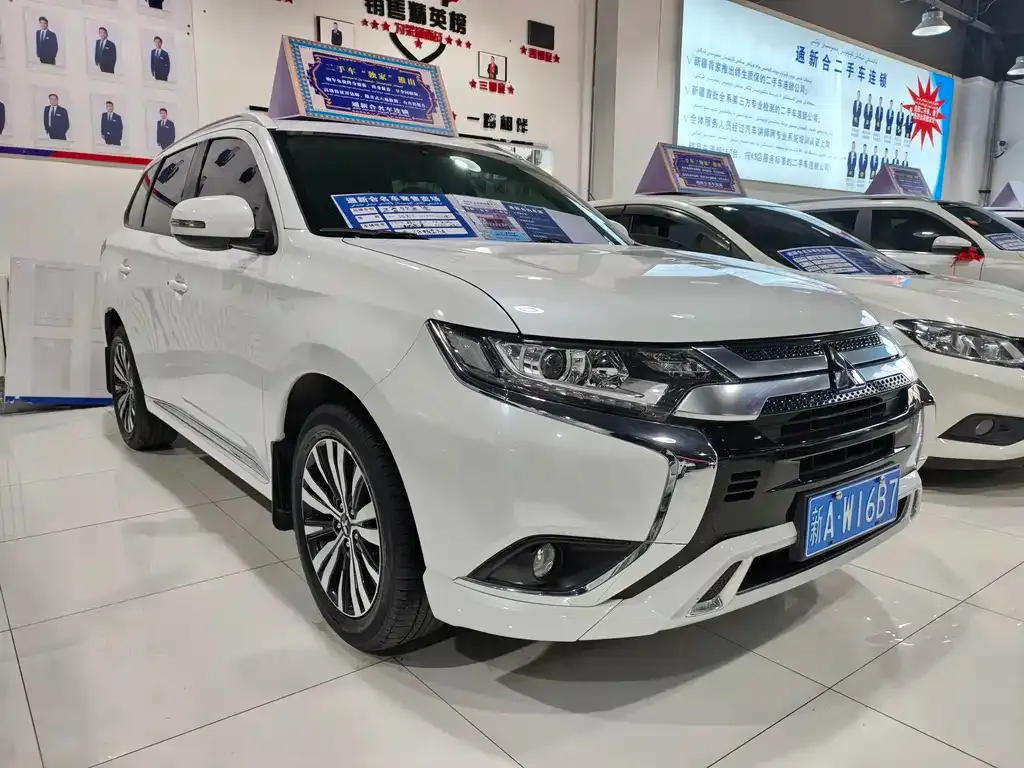 Mitsubishi Outlander — фото 3