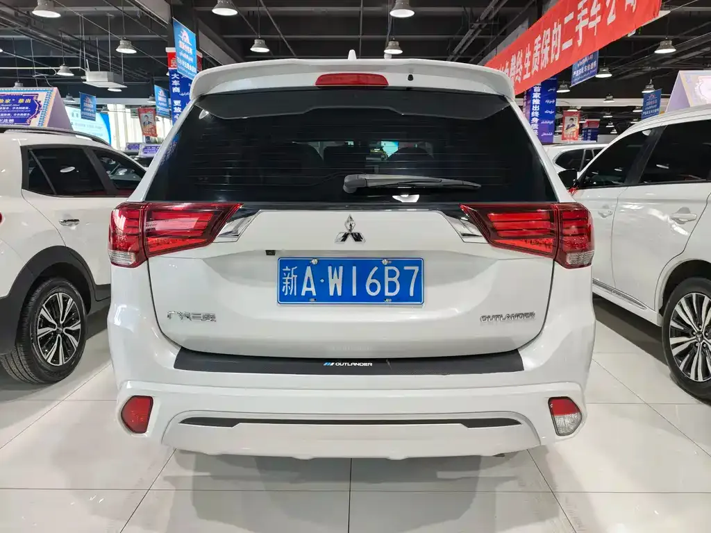 Mitsubishi Outlander — фото 8