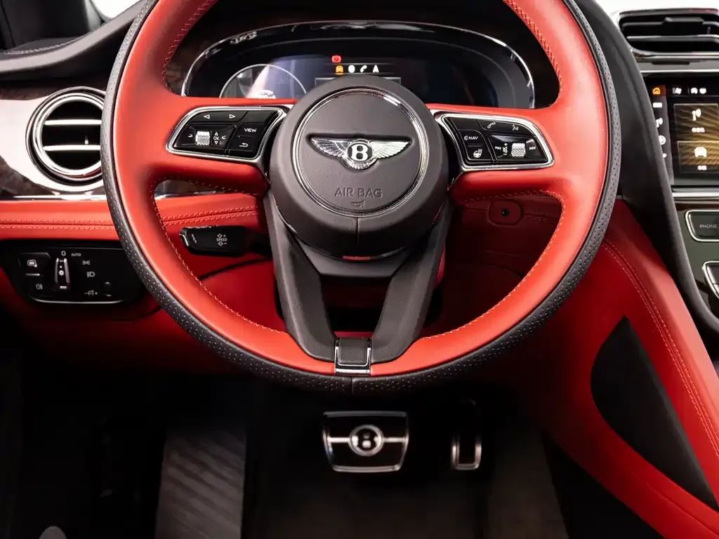 Bentley Bentayga 2023 из CN, фото 6