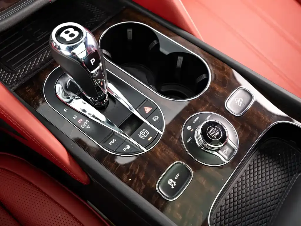 Bentley Bentayga 2023 из CN, фото 9