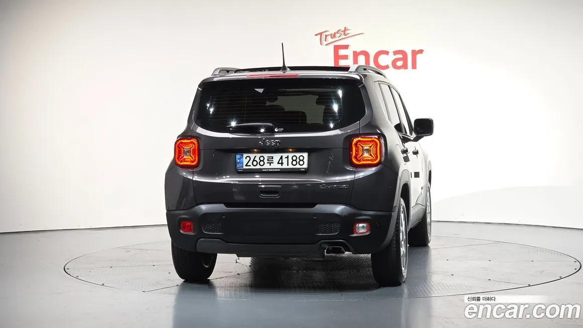 Jeep Renegade — фото 4