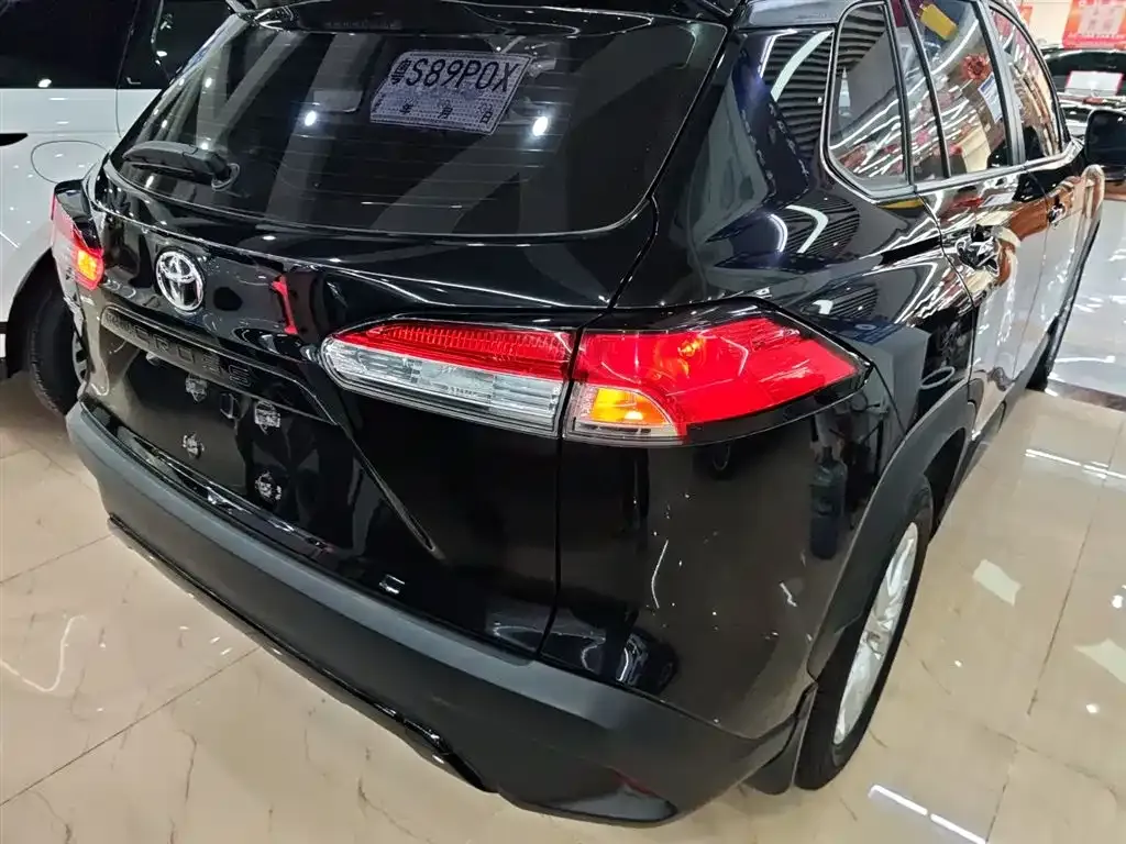Toyota Corolla Cross 2022 из CN, фото 8