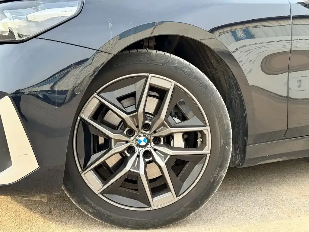 BMW 5 Series 2025 из CN, фото 10