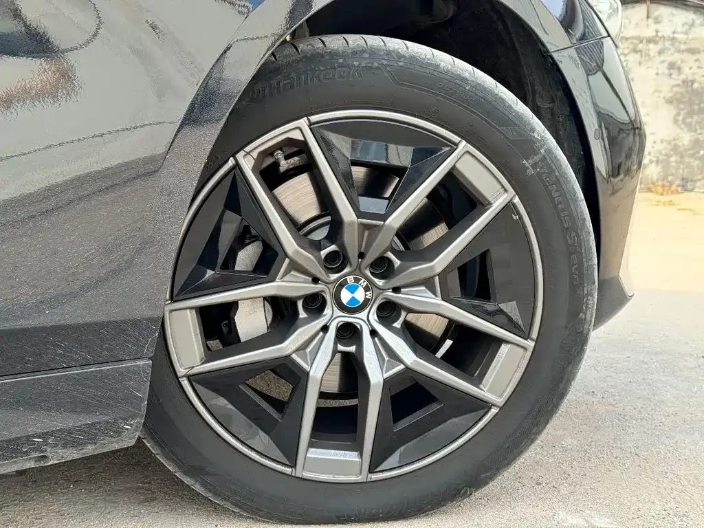 BMW 5 Series 2025 из CN, фото 9