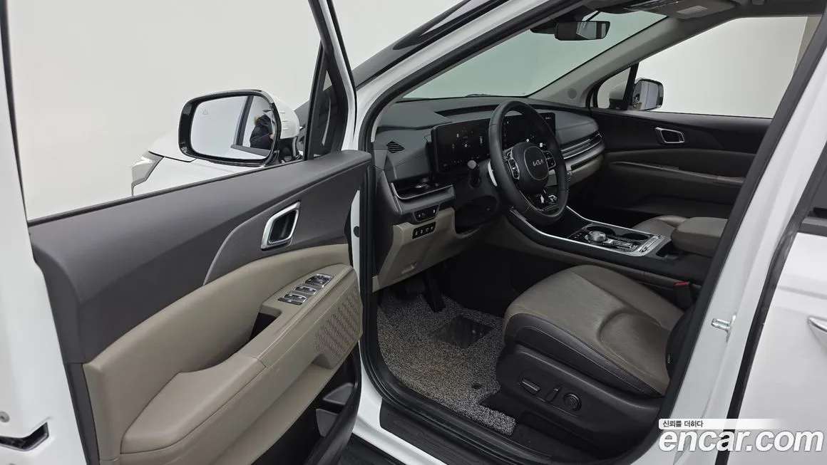 Kia Carnival — фото 10