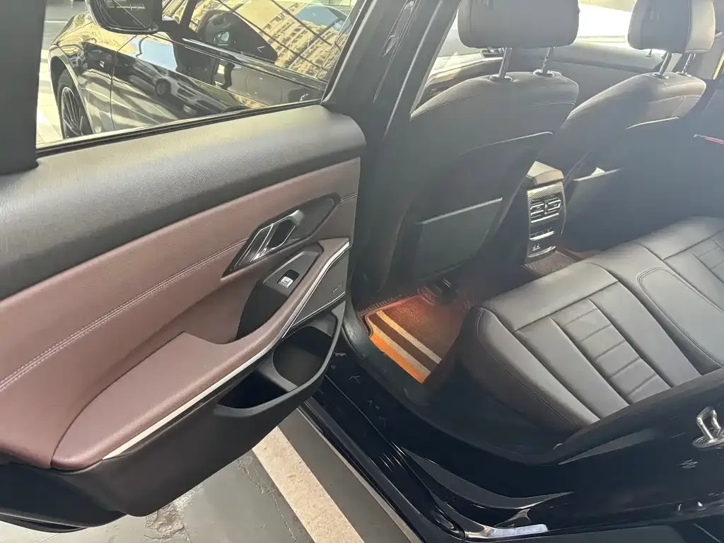 BMW 3 Series 2021 из CN, фото 8
