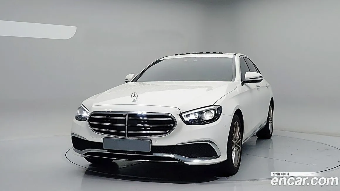 Mercedes-Benz E-Class — фото 1