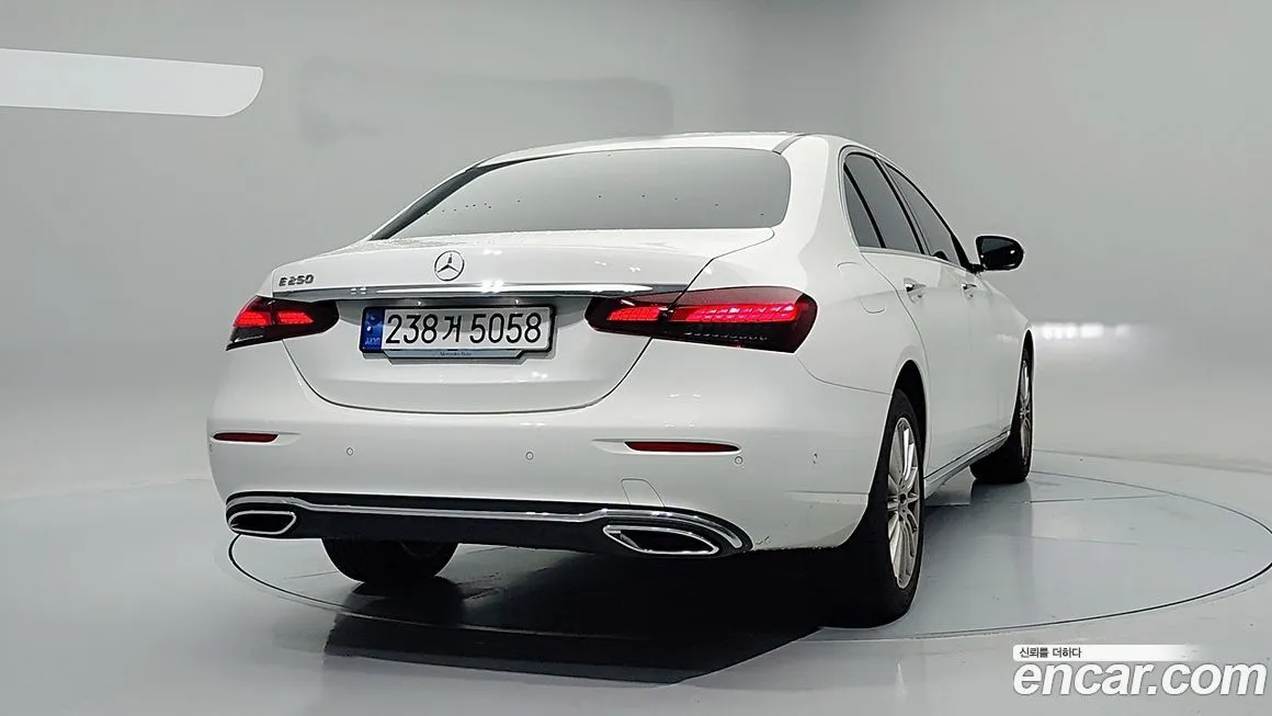 Mercedes-Benz E-Class — фото 3