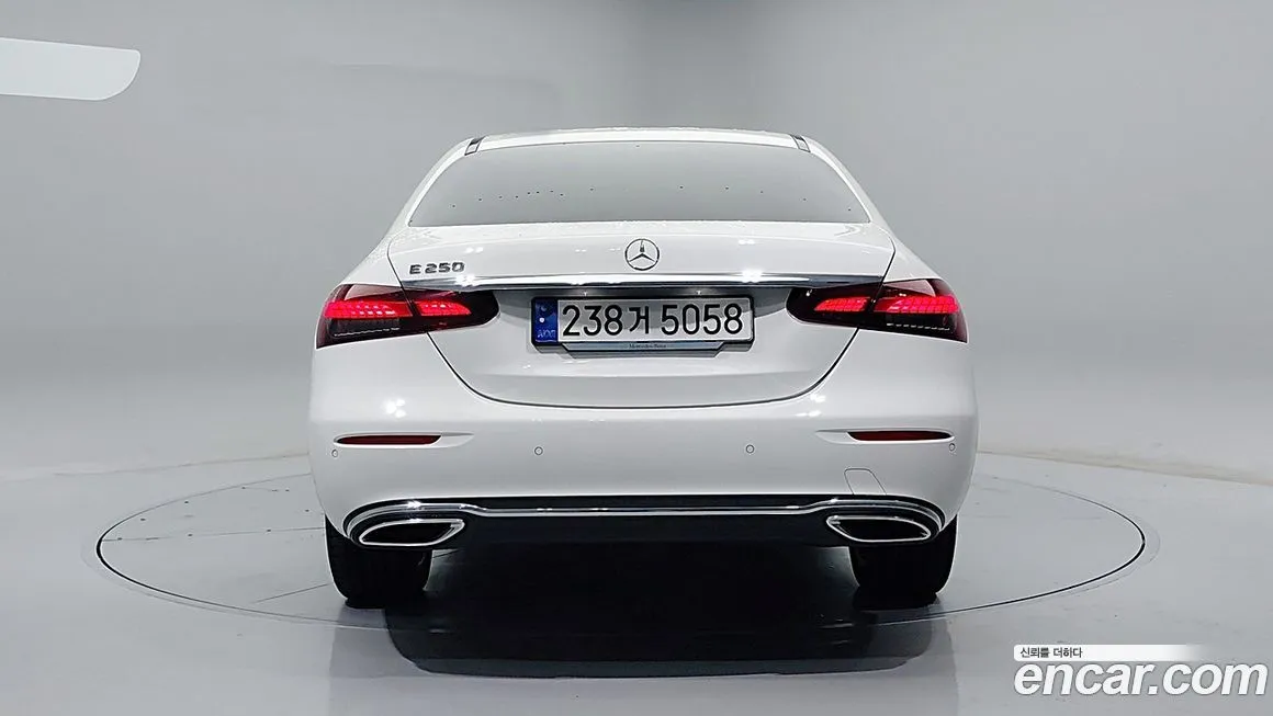 Mercedes-Benz E-Class — фото 4