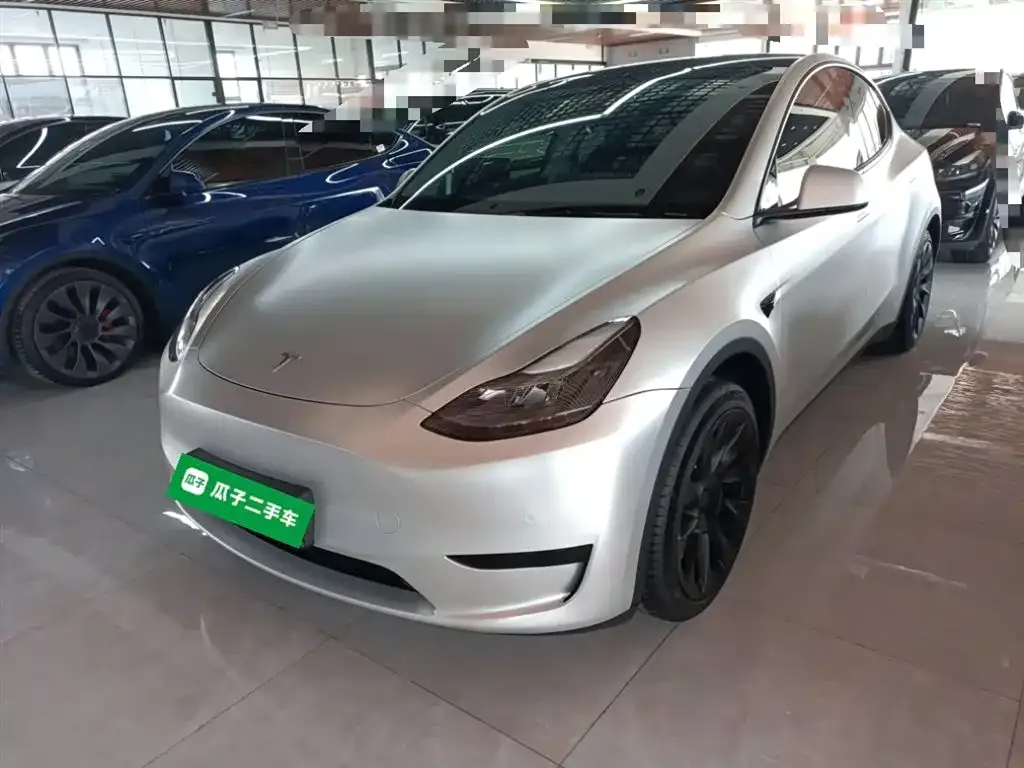 Tesla Model Y — фото 1