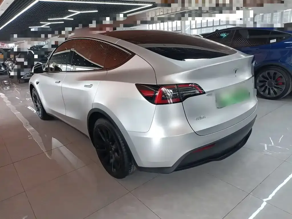 Tesla Model Y — фото 5
