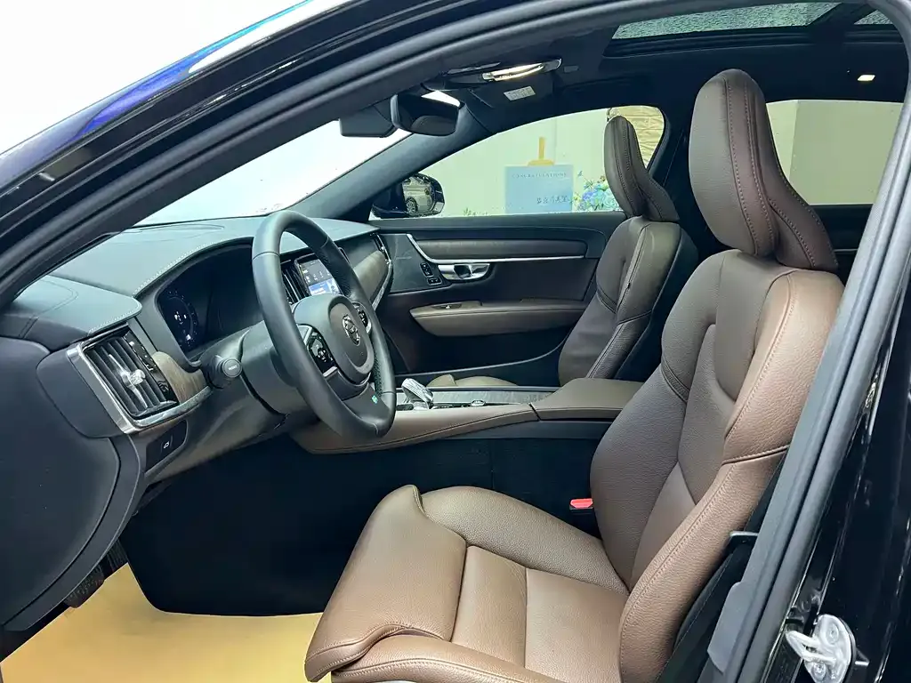 Volvo S90 2025 из CN, фото 6