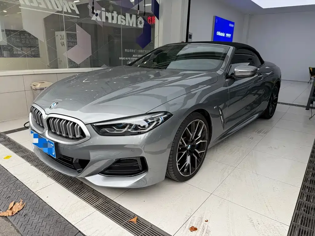 BMW 8 Series — фото 1