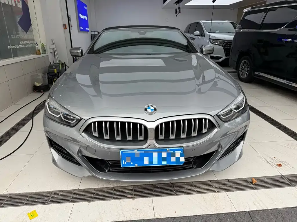 BMW 8 Series — фото 2