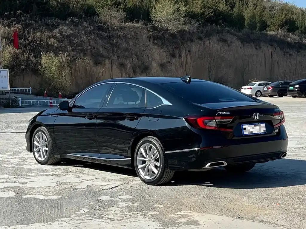 Honda Accord — фото 7