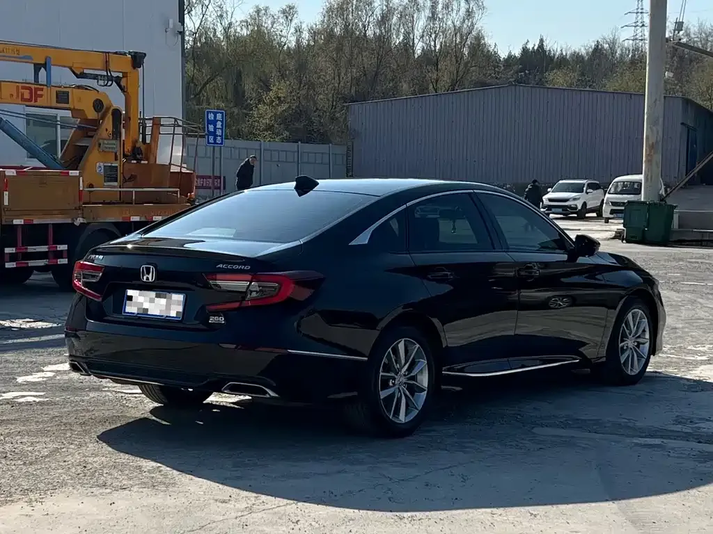 Honda Accord — фото 9