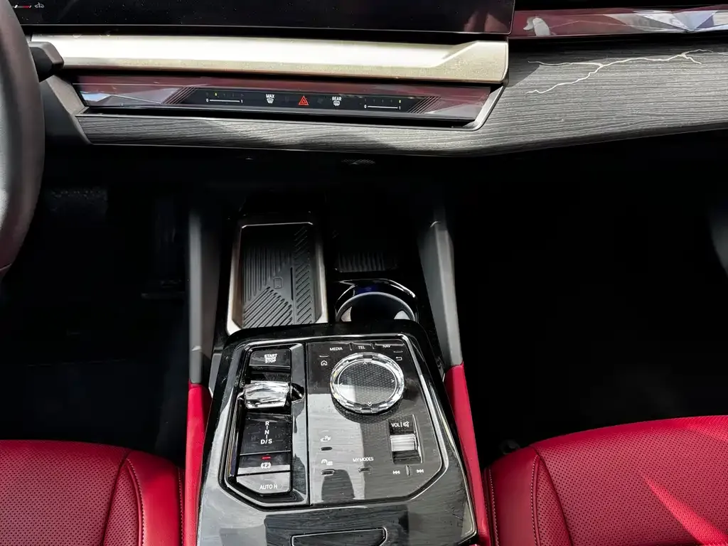 BMW 5 Series 2025 из CN, фото 5