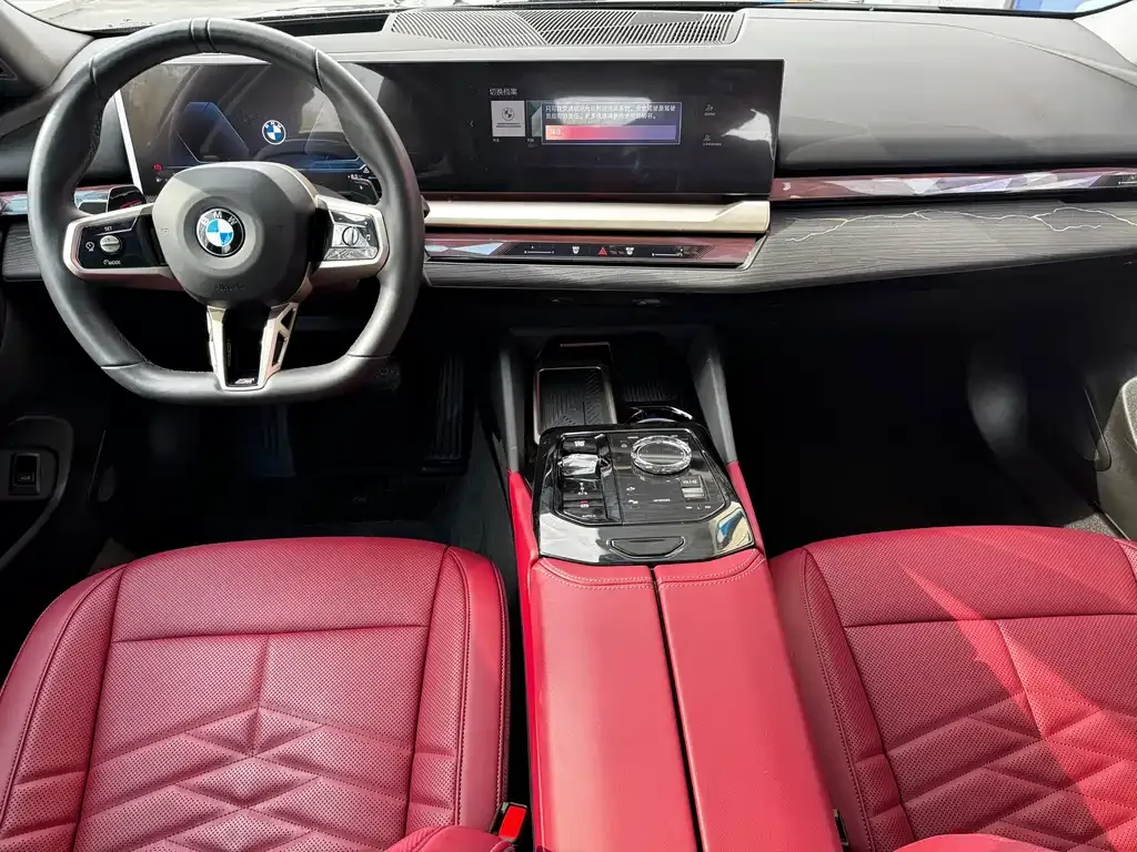 BMW 5 Series 2025 из CN, фото 6