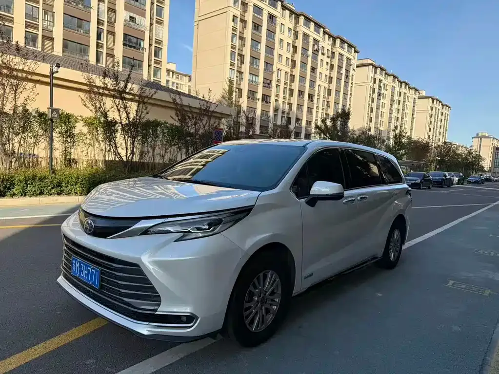 Toyota Sienna 2022 из CN, фото 1