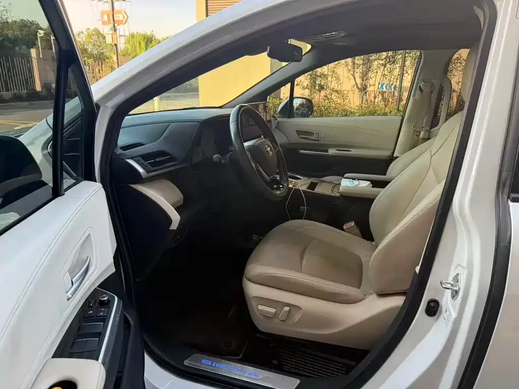Toyota Sienna 2022 из CN, фото 2